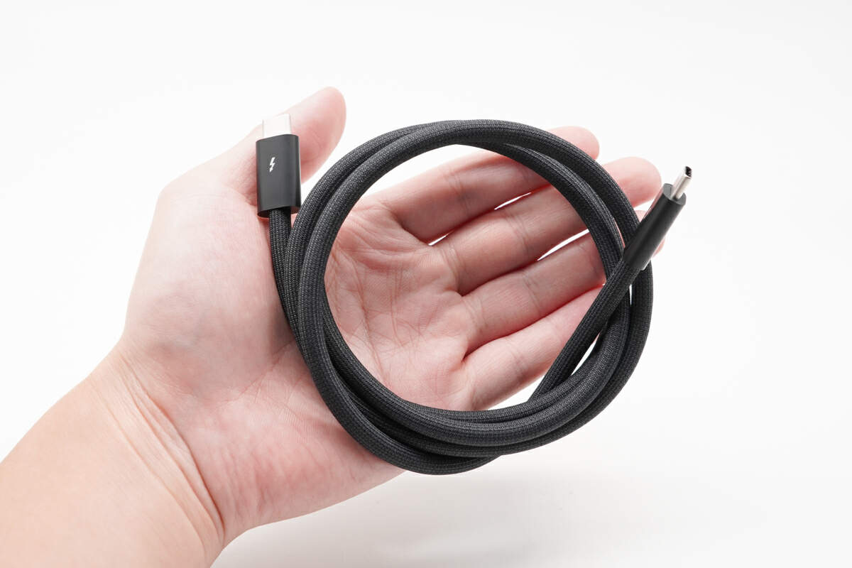 Thunderbolt 4 (USB-C) Pro Cable (1.8 m) - Apple